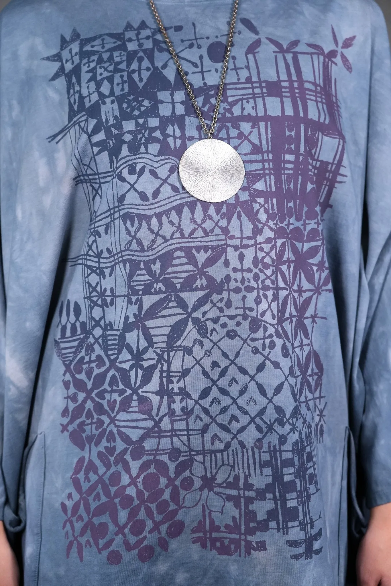 2319HD Writers Pocket Sweatshirt Dream Garden