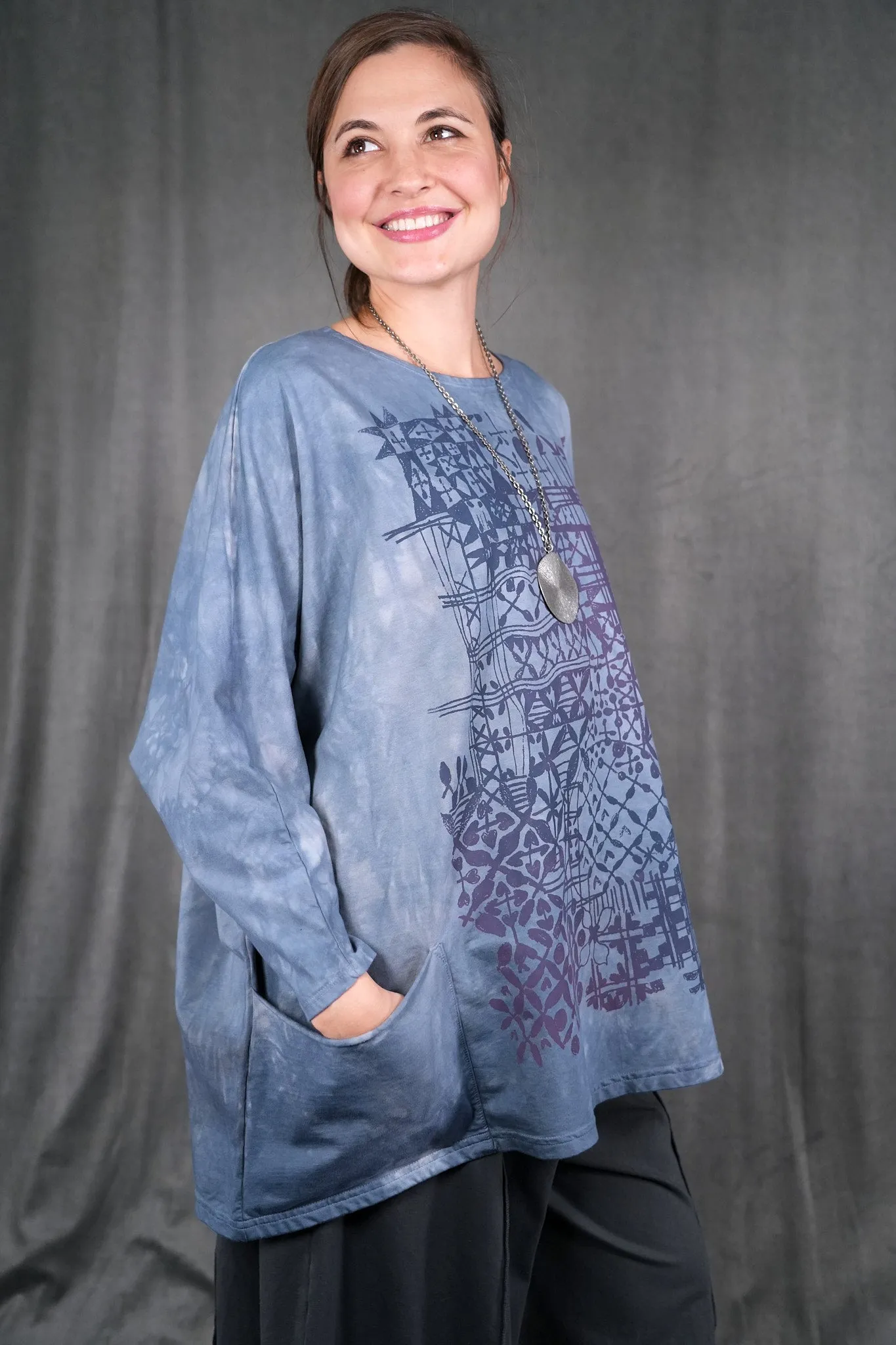 2319HD Writers Pocket Sweatshirt Dream Garden