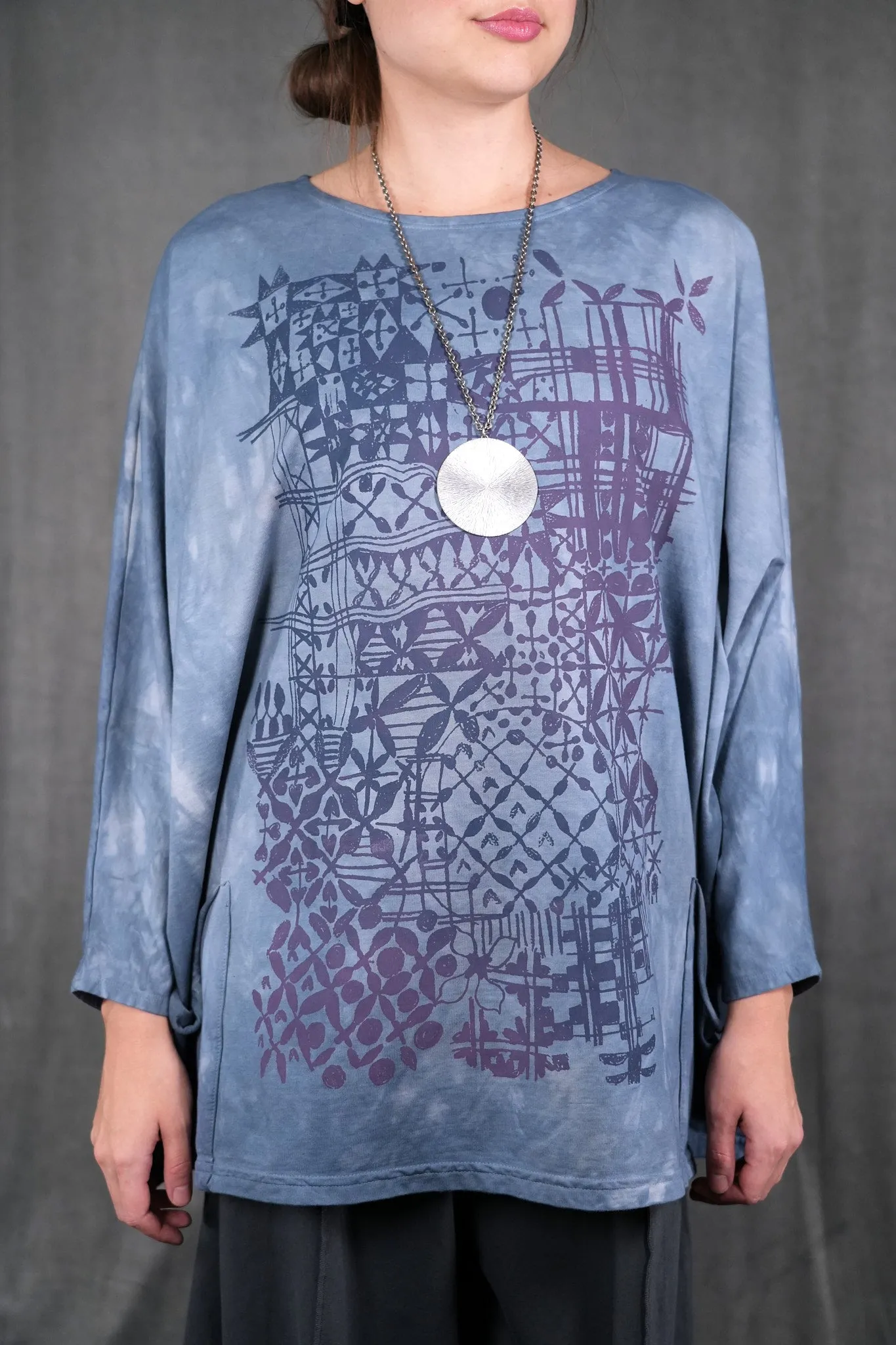 2319HD Writers Pocket Sweatshirt Dream Garden