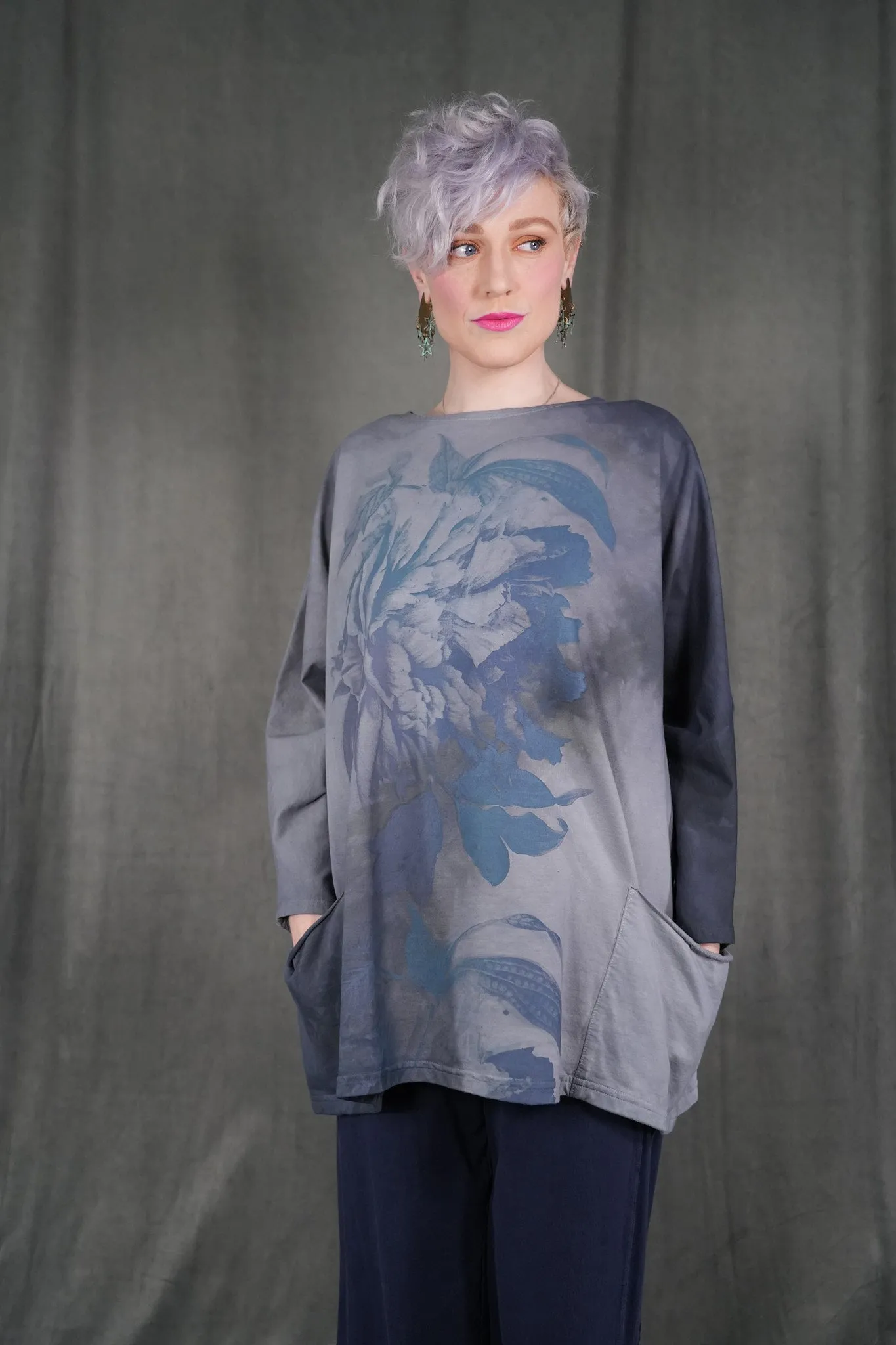 2319HD Writers Pocket Sweatshirt Ghost Bloom