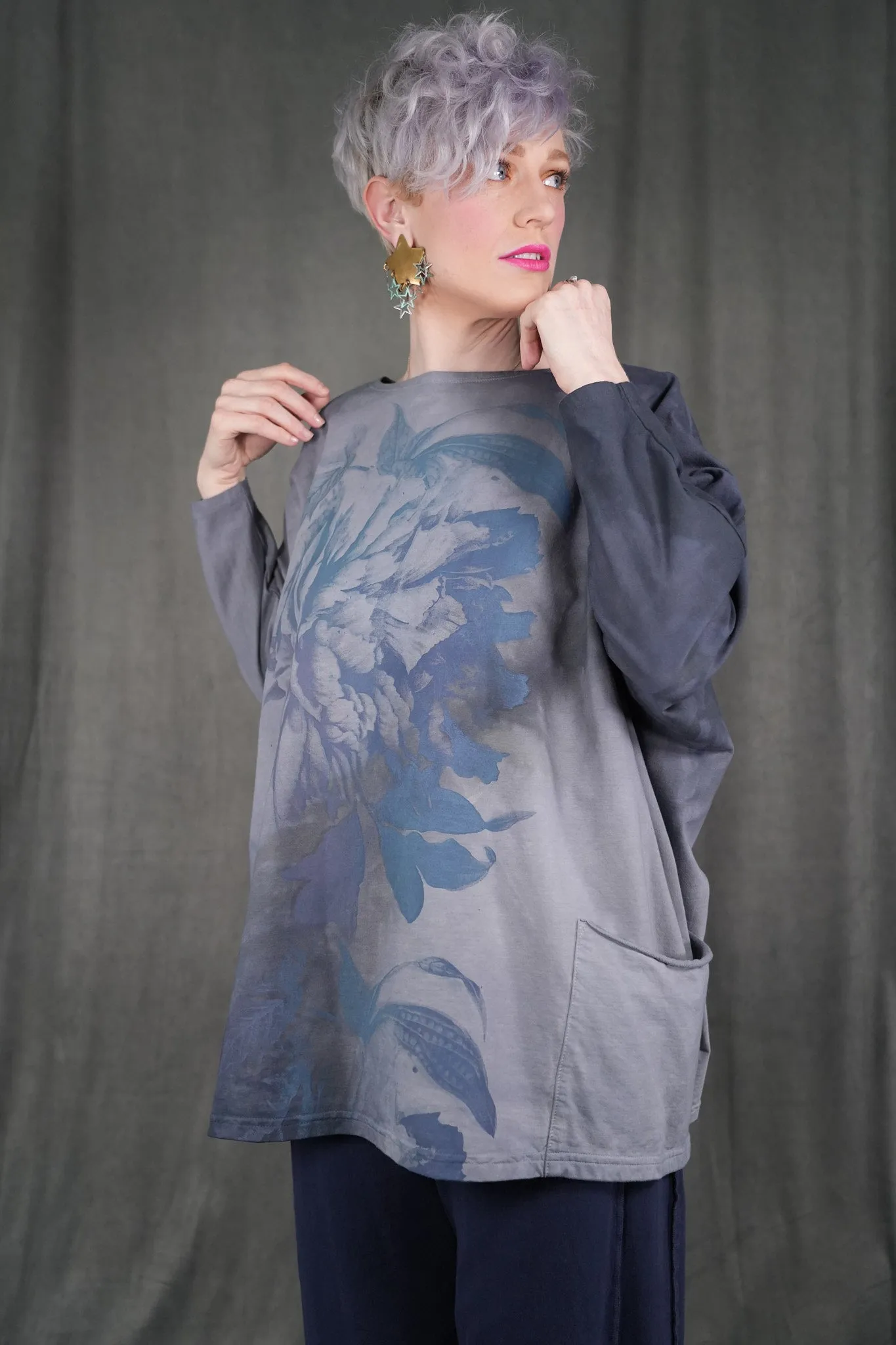 2319HD Writers Pocket Sweatshirt Ghost Bloom