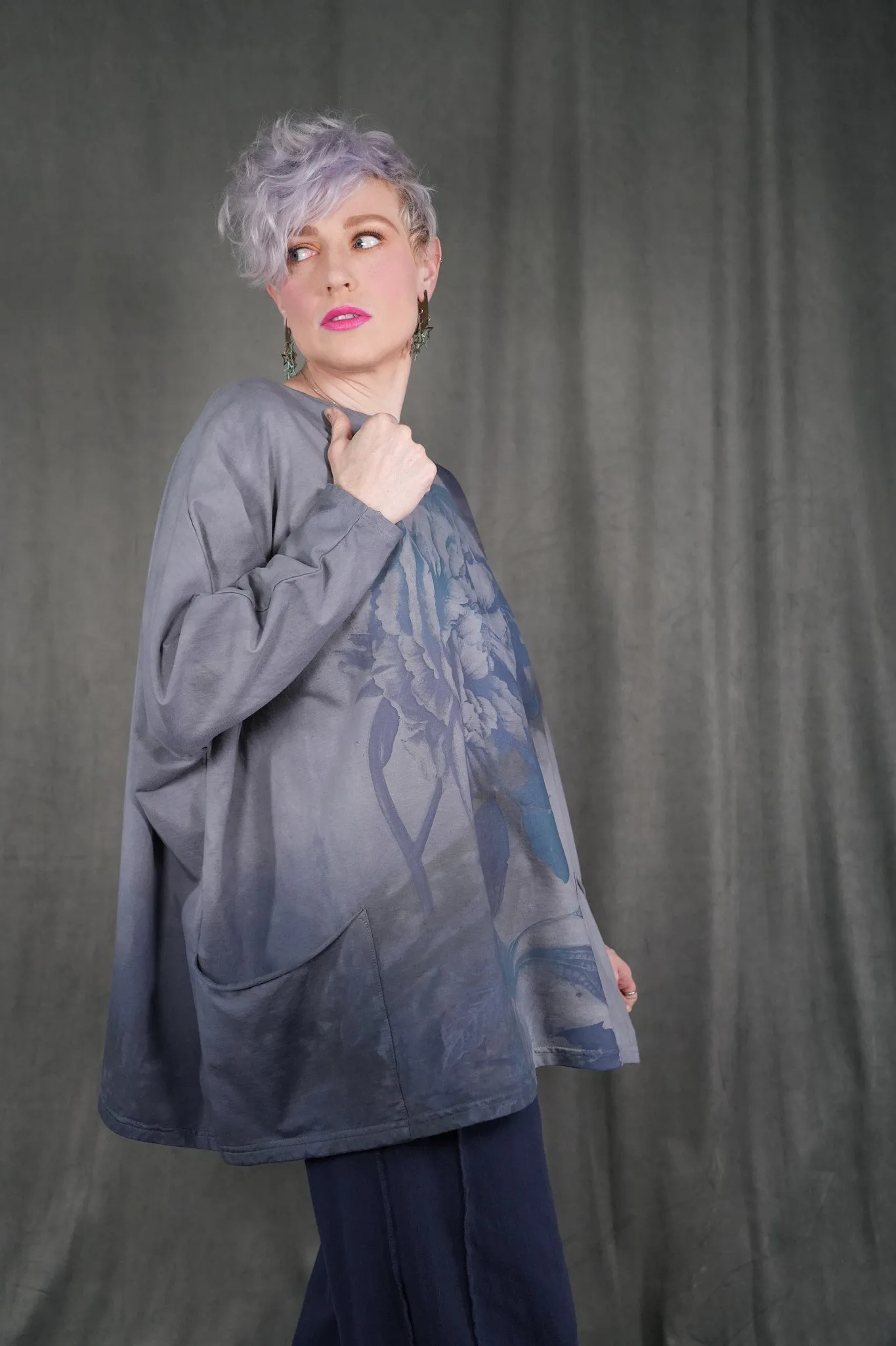 2319HD Writers Pocket Sweatshirt Ghost Bloom