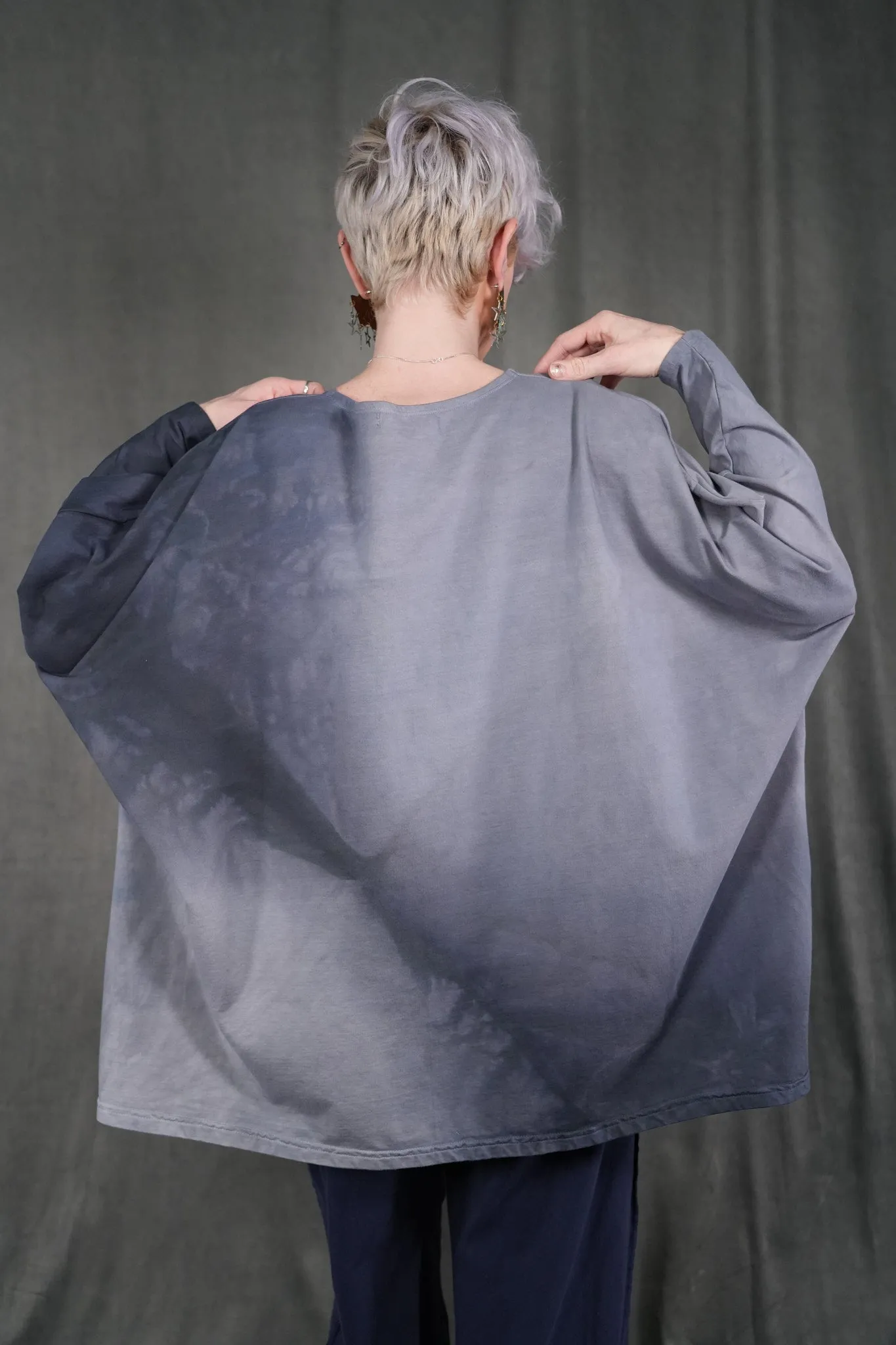2319HD Writers Pocket Sweatshirt Ghost Bloom