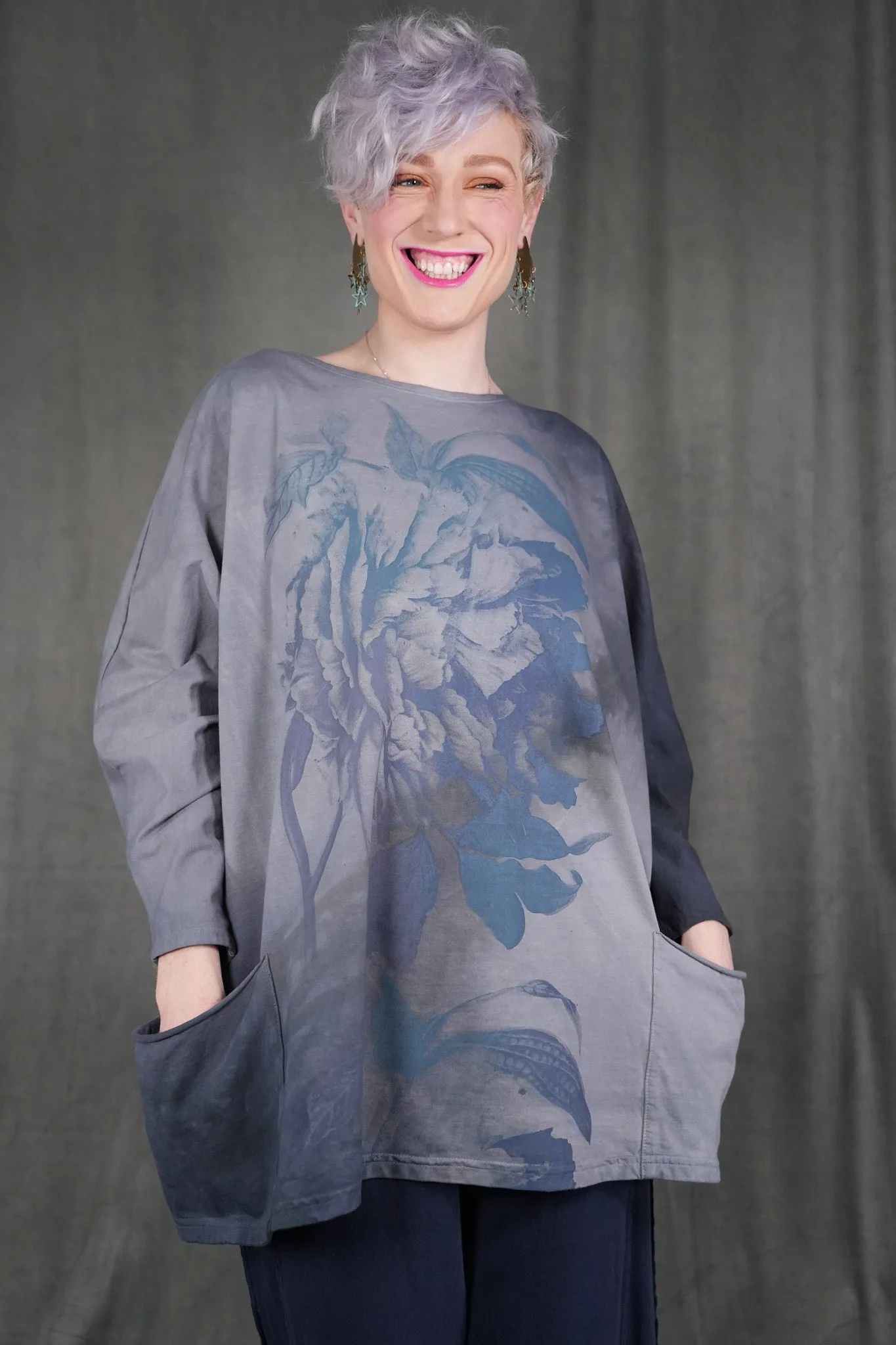 2319HD Writers Pocket Sweatshirt Ghost Bloom