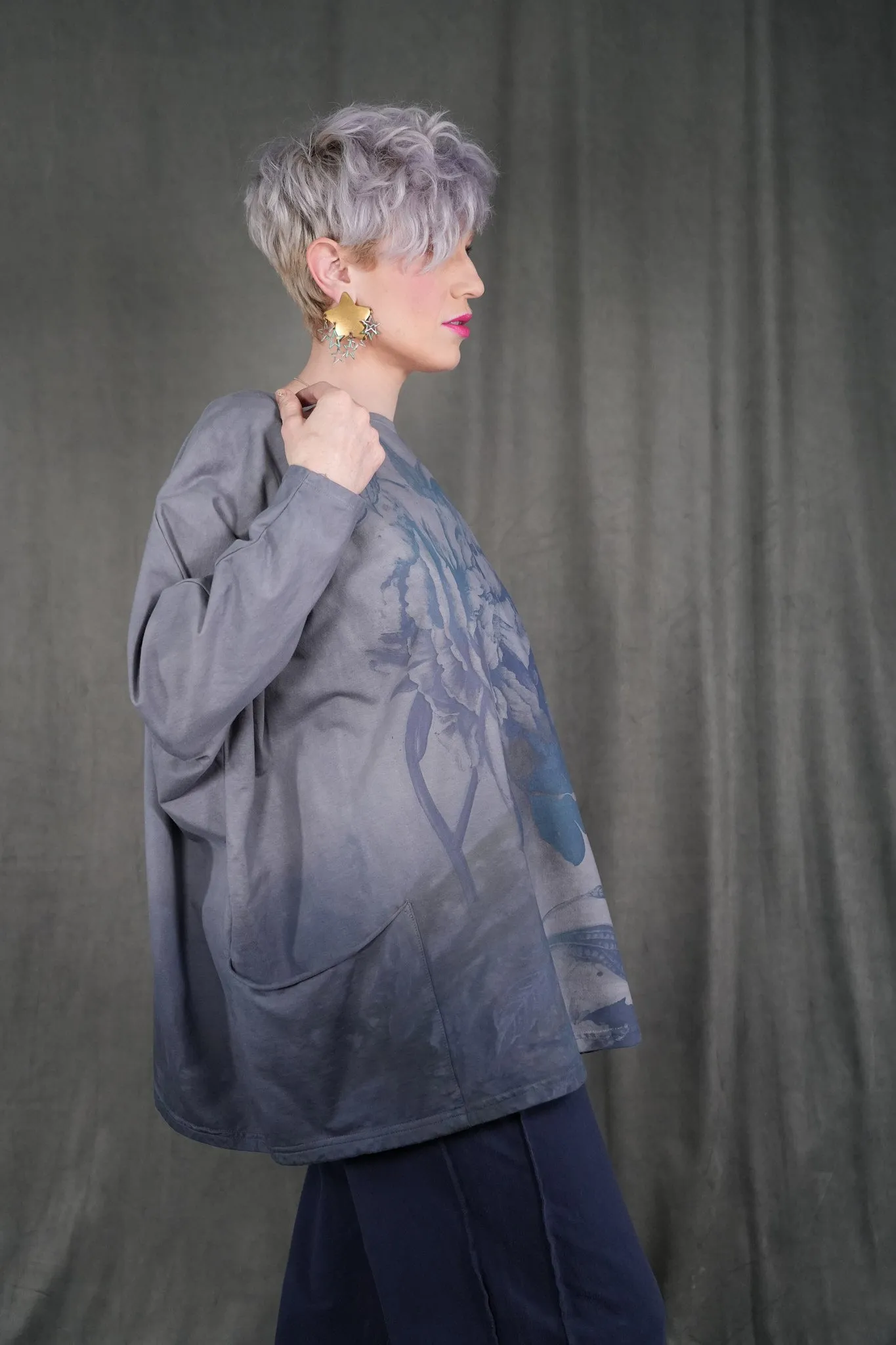 2319HD Writers Pocket Sweatshirt Ghost Bloom