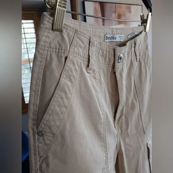 Bershka Medium Rise Straight Leg Cargo Pants Women's Size 4