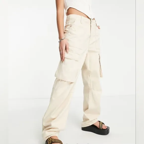 Bershka Medium Rise Straight Leg Cargo Pants Women's Size 4