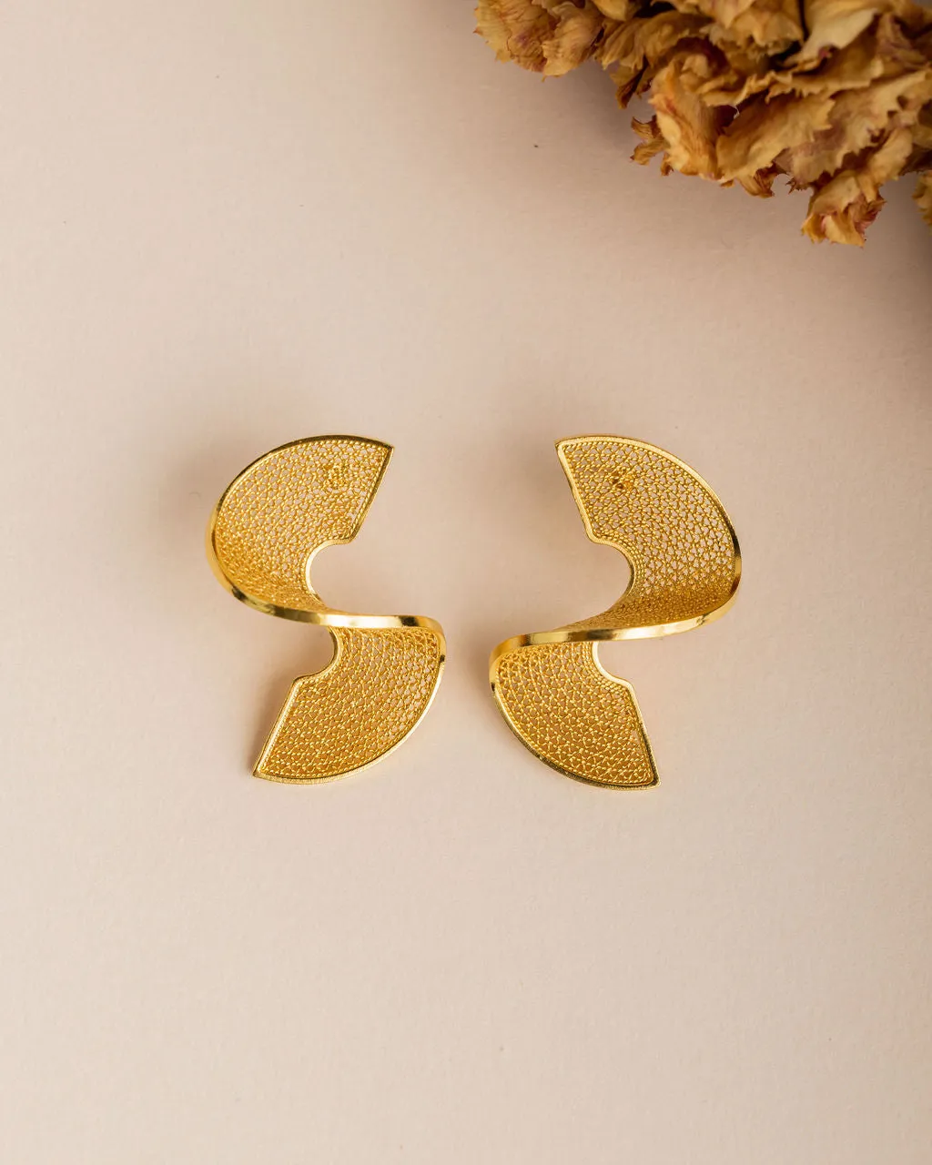 COURTNEY GOLD MEDIUM EARRINGS FILIGREE