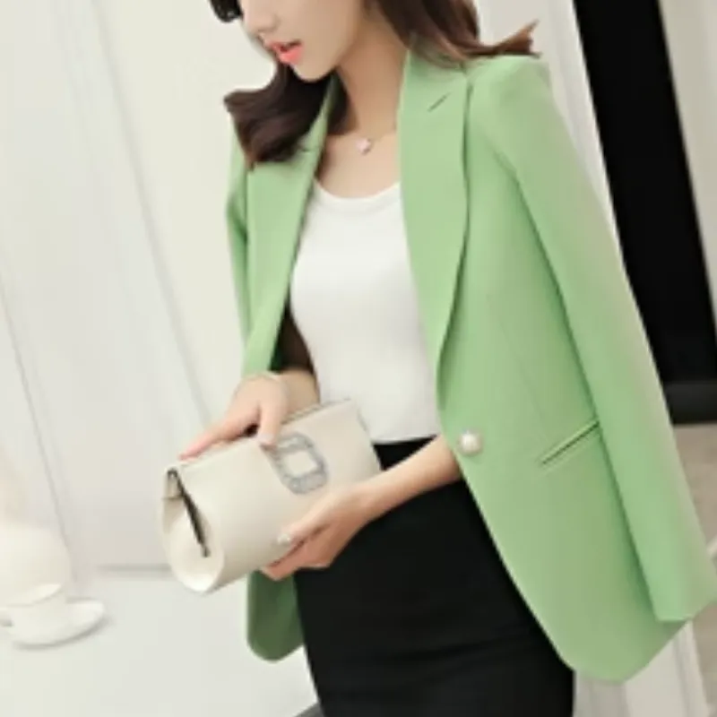 Elegant women's blazer with ankle button fastening - Ideal for layering - Trendy fashion for any season