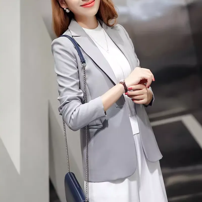 Elegant women's blazer with ankle button fastening - Ideal for layering - Trendy fashion for any season