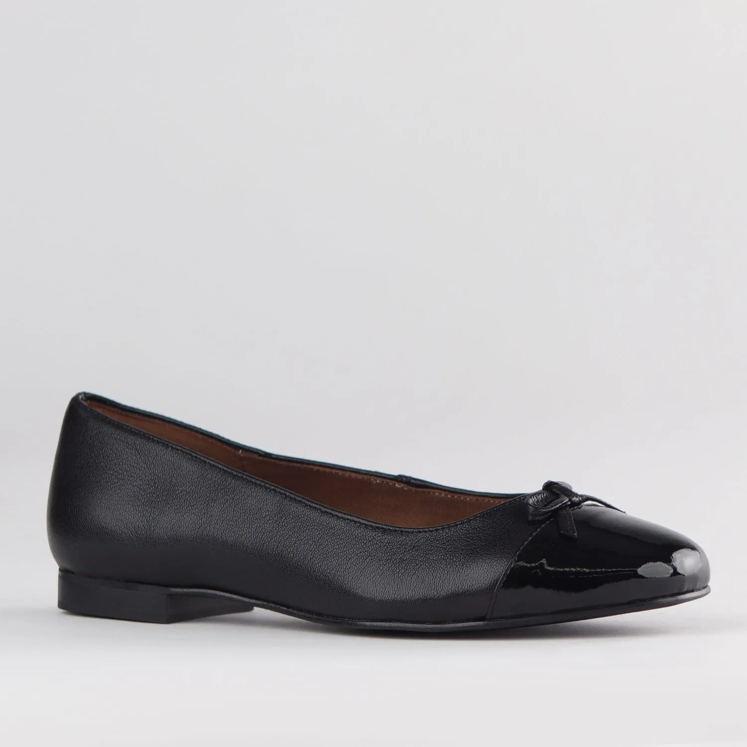 Flat Pump with Bow in Black Multi - 12826