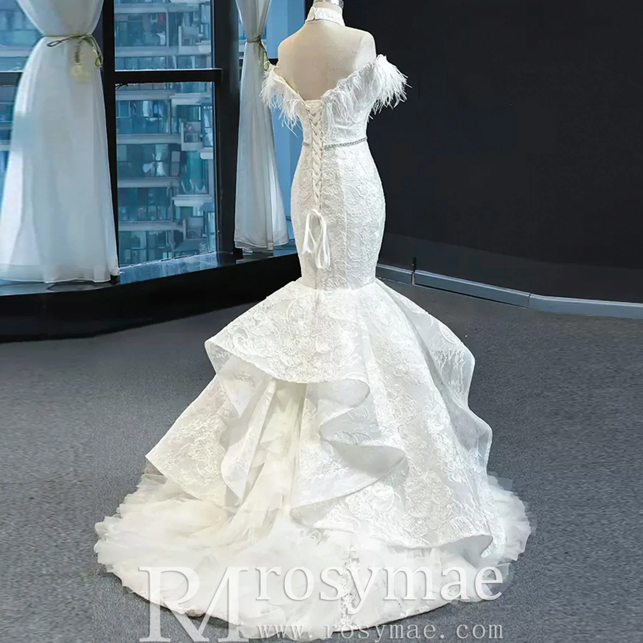 High Neck Elegant Luxury Trumpet Wedding Dress with Feather