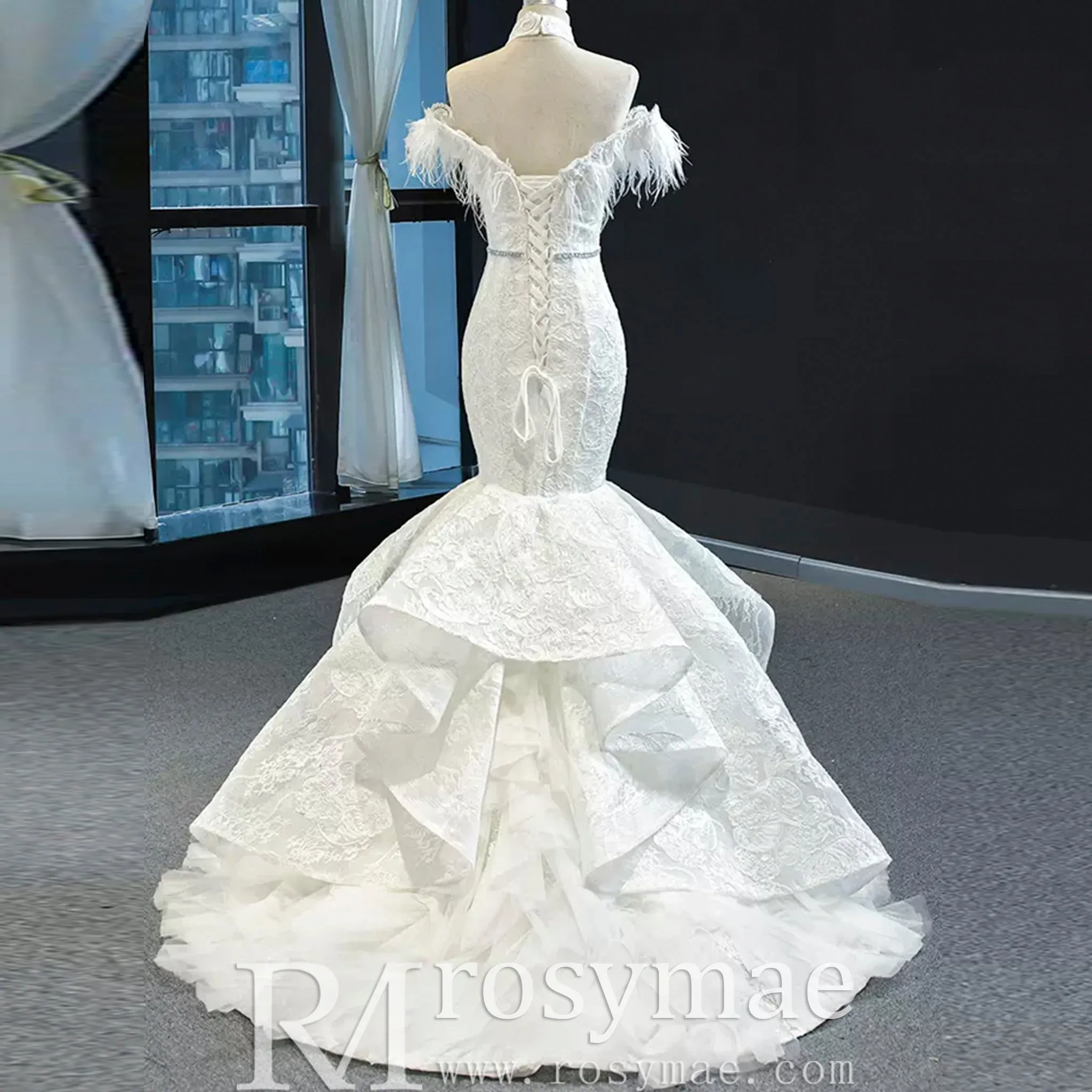 High Neck Elegant Luxury Trumpet Wedding Dress with Feather