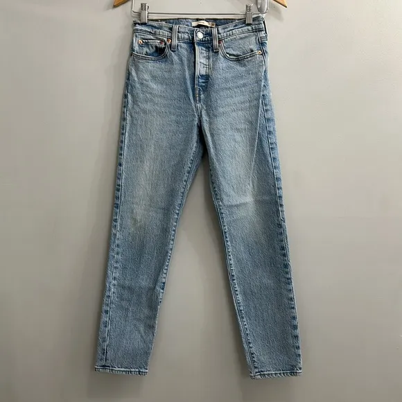 Levi’s wedgie straight high rise jean