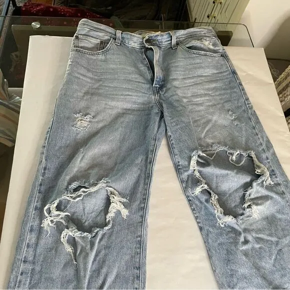 Levis women Baggy Dad Jeans Bin Day 29x30 vtg 90s light wash distressed