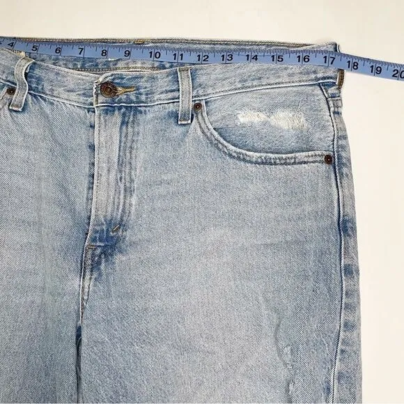 Levis women Baggy Dad Jeans Bin Day 29x30 vtg 90s light wash distressed
