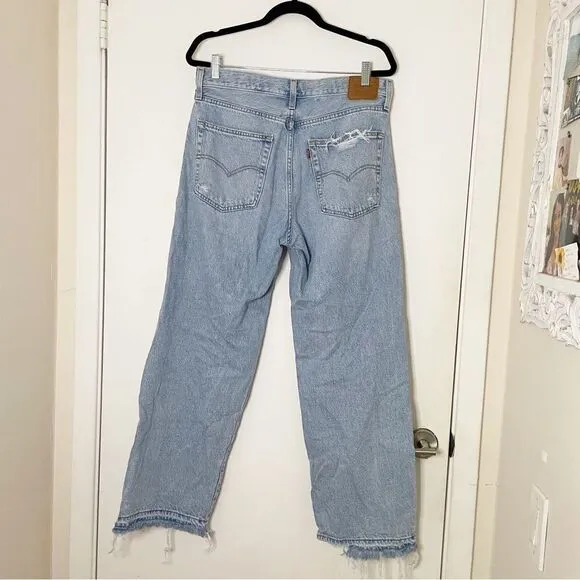 Levis women Baggy Dad Jeans Bin Day 29x30 vtg 90s light wash distressed
