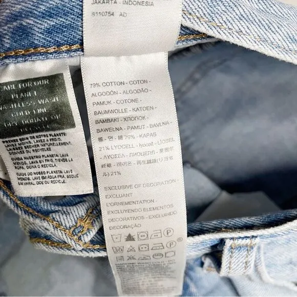 Levis women Baggy Dad Jeans Bin Day 29x30 vtg 90s light wash distressed