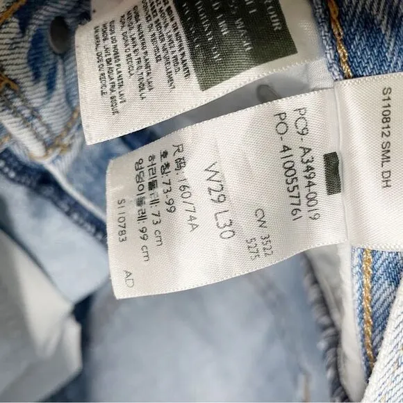 Levis women Baggy Dad Jeans Bin Day 29x30 vtg 90s light wash distressed