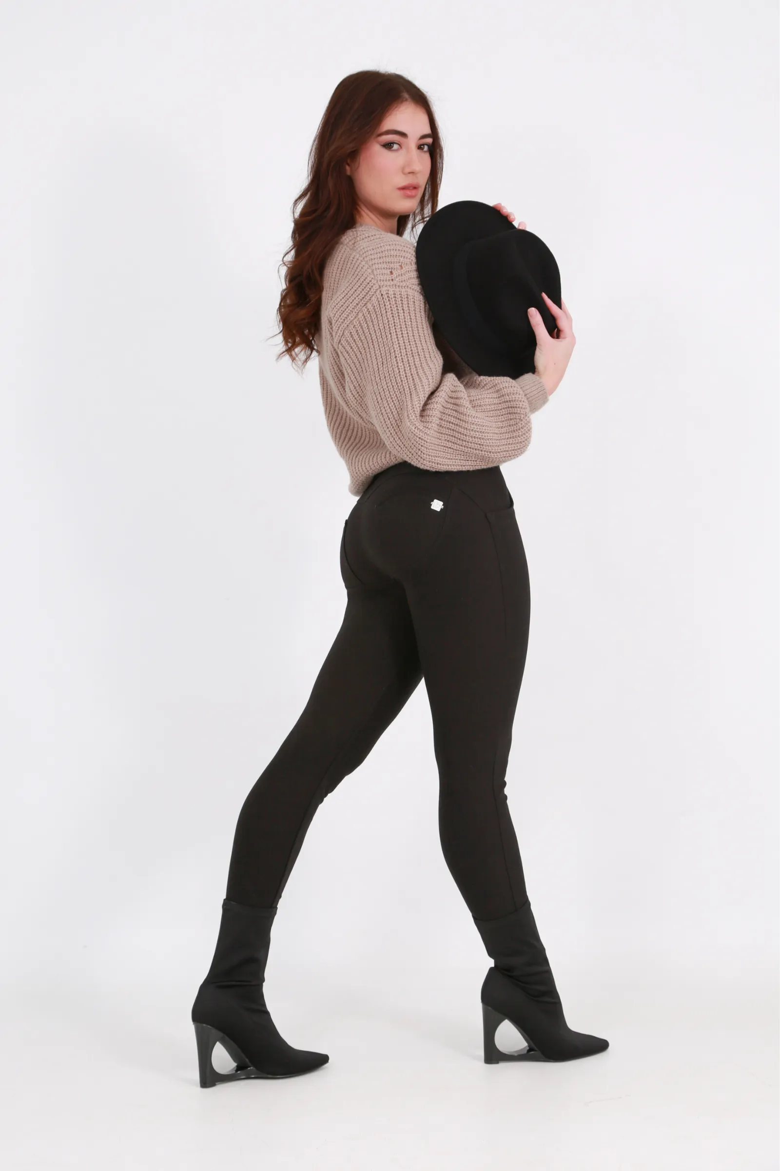 Mid waist Butt lifting shaping pants -  Wool blend black