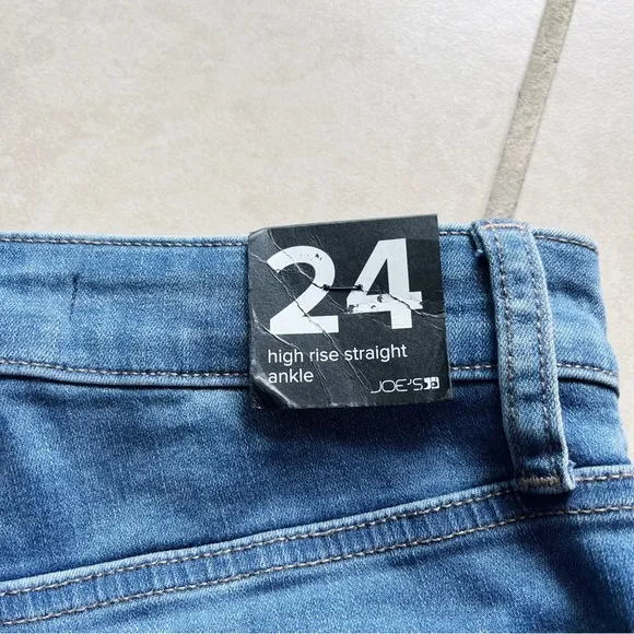NWT Joe’s Jeans High Rise Straight Ankle Medium Wash Raw Hem Jeans - Size 24