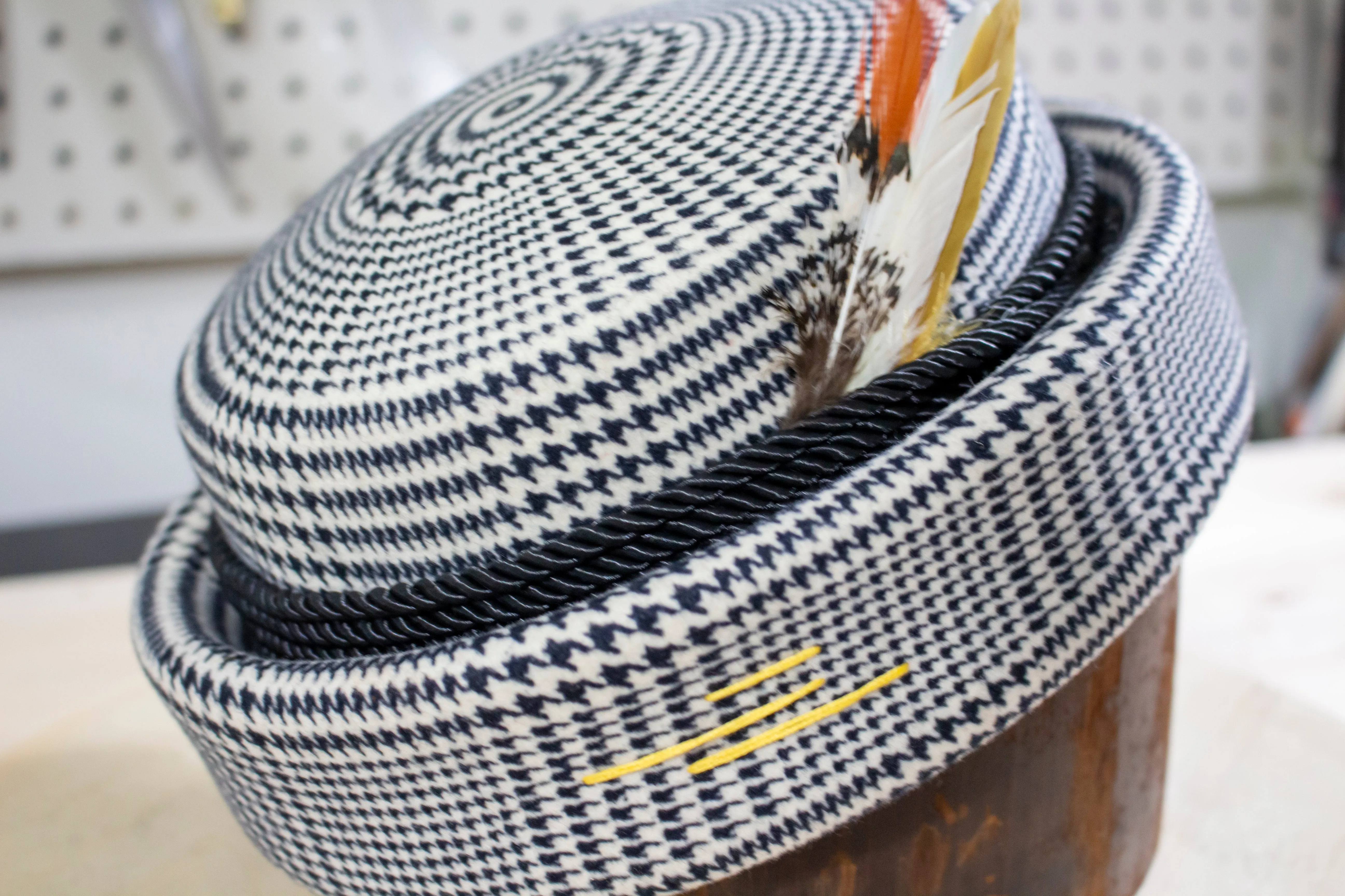 Scottie Brimless Felt Hat - Houndstooth