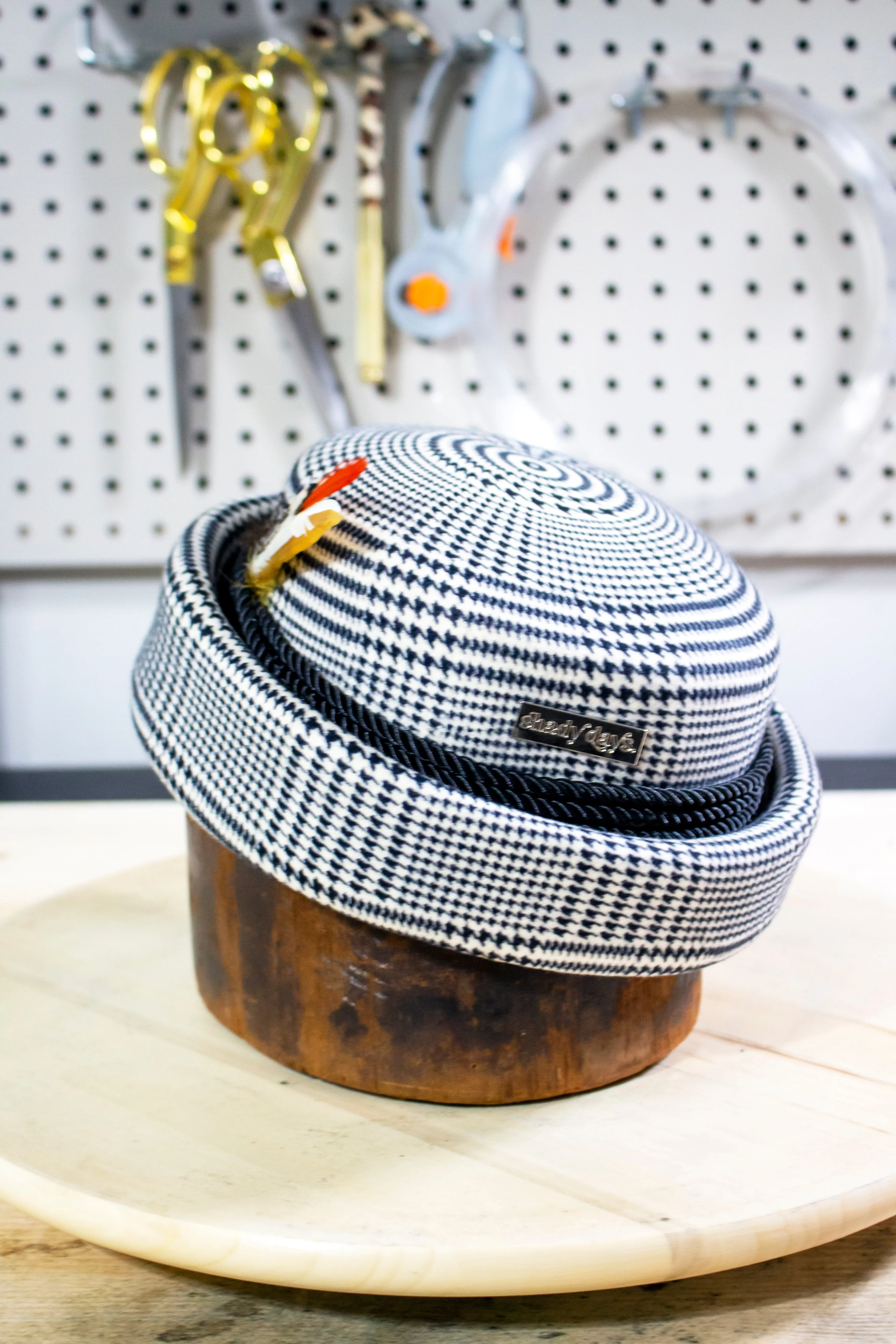 Scottie Brimless Felt Hat - Houndstooth