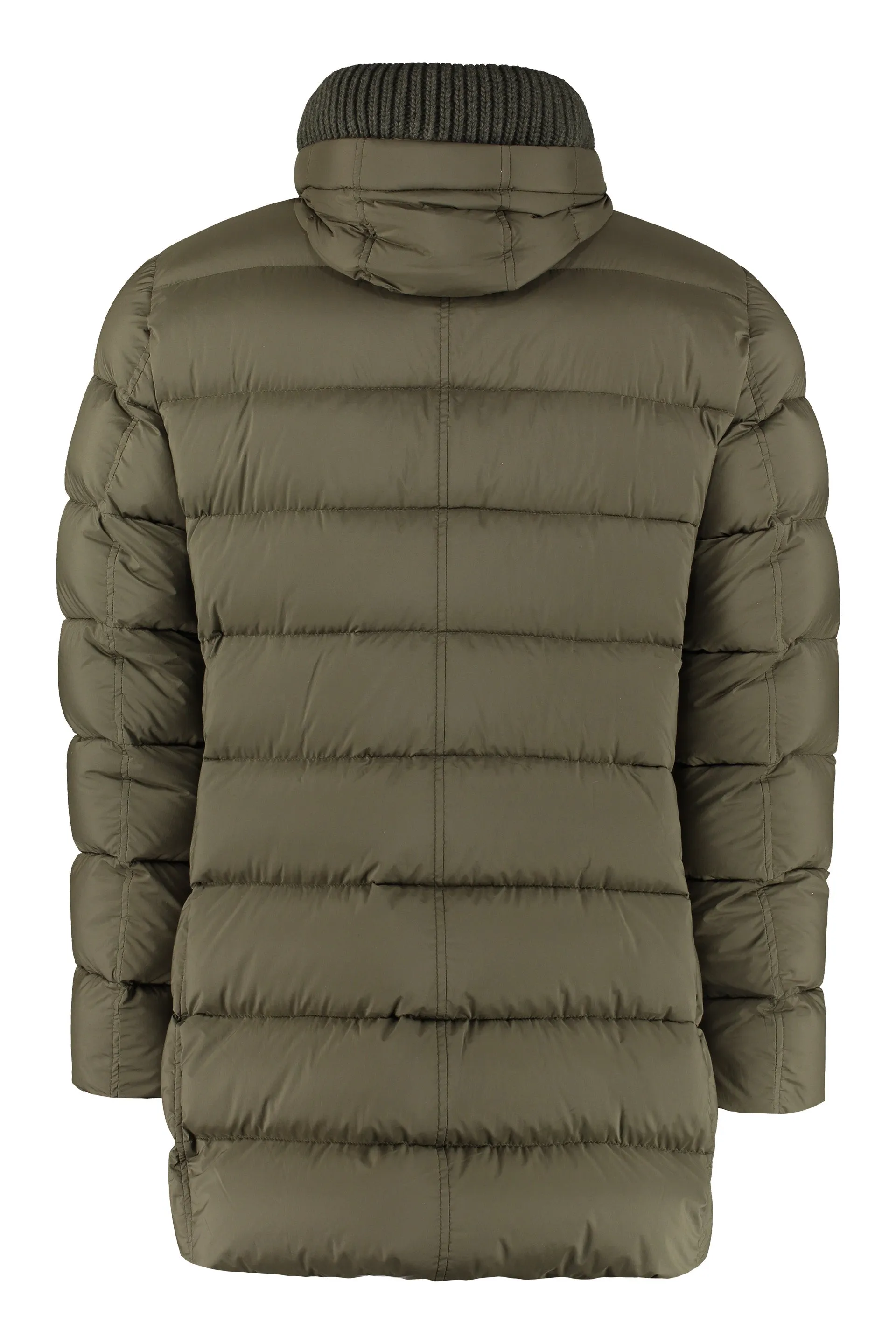 Snap button fastening down jacket