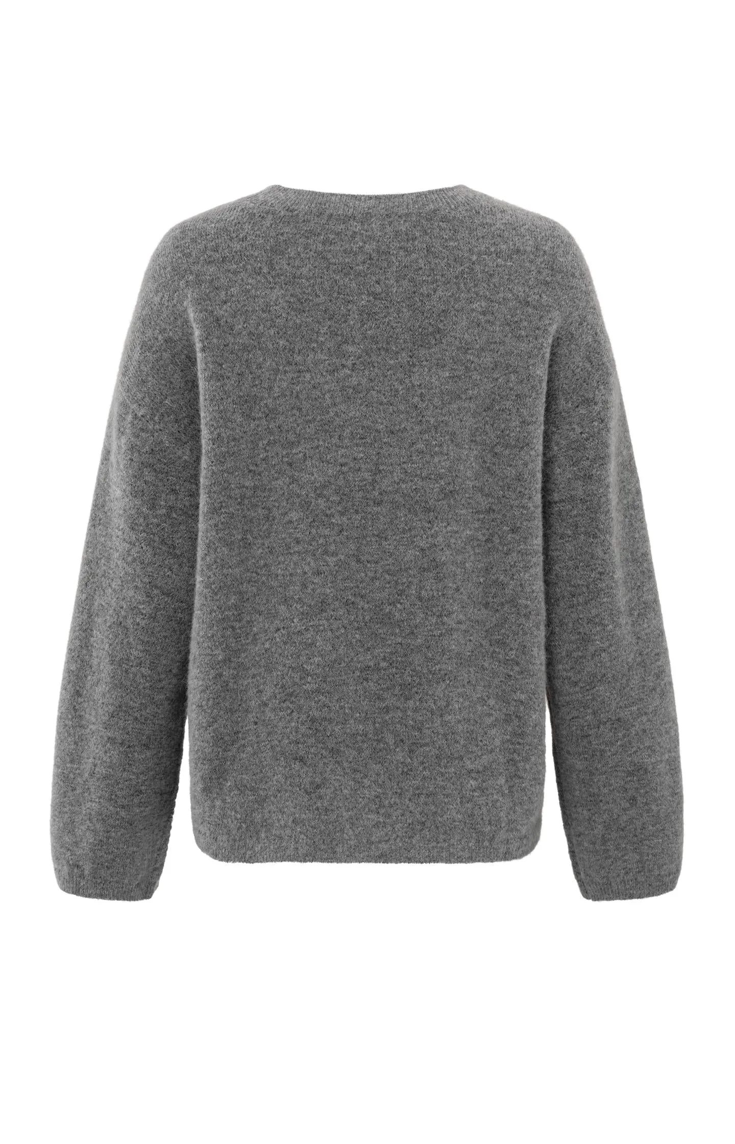 Soft oversized sweater with round neck and long sleeves
