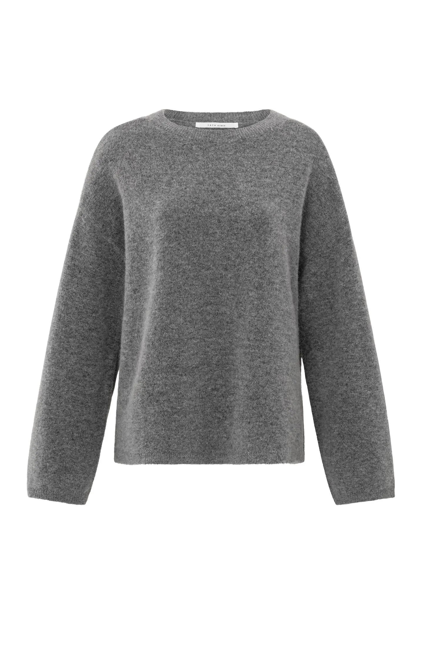 Soft oversized sweater with round neck and long sleeves