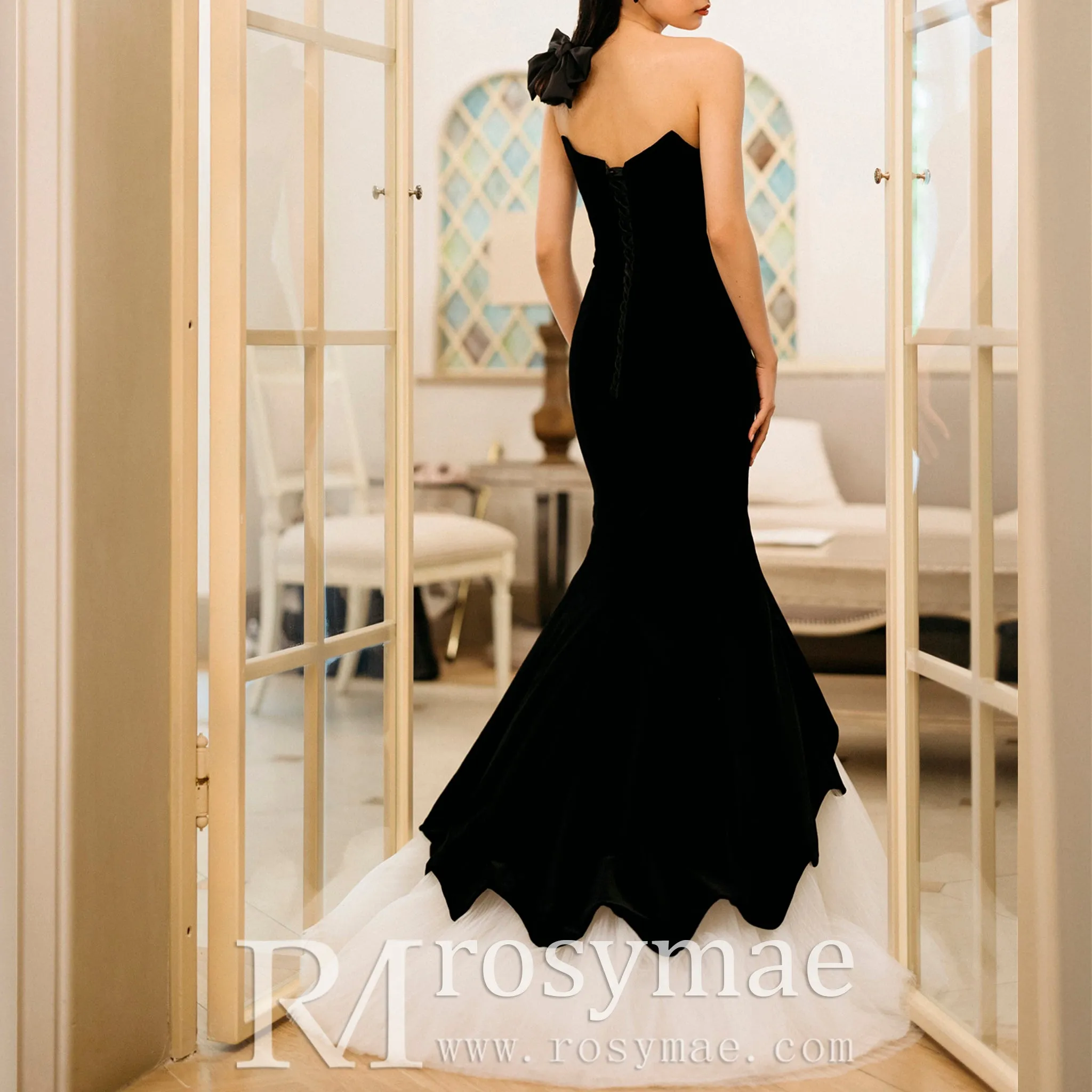 Strapless Black and White Trumpet Velvet Wedding Dress