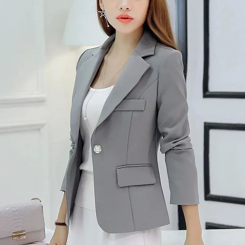 Stylish women's blazer with ankle button fastening - Lightweight and breathable material - Ideal for layering