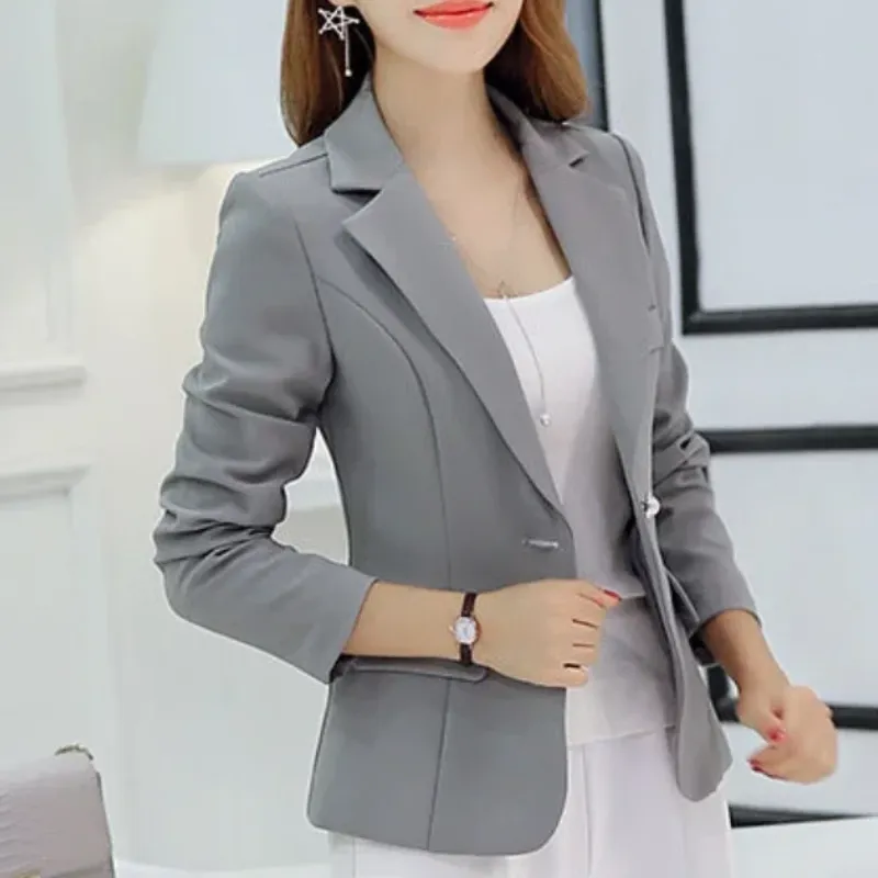 Stylish women's blazer with ankle button fastening - Lightweight and breathable material - Ideal for layering