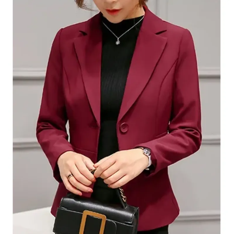 Stylish women's blazer with ankle button fastening - Lightweight and breathable material - Ideal for layering