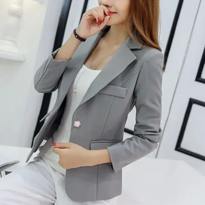 Stylish women's blazer with ankle button fastening - Lightweight and breathable material - Ideal for layering