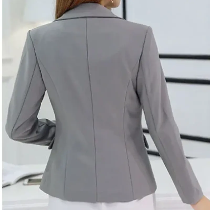 Stylish women's blazer with ankle button fastening - Lightweight and breathable material - Ideal for layering
