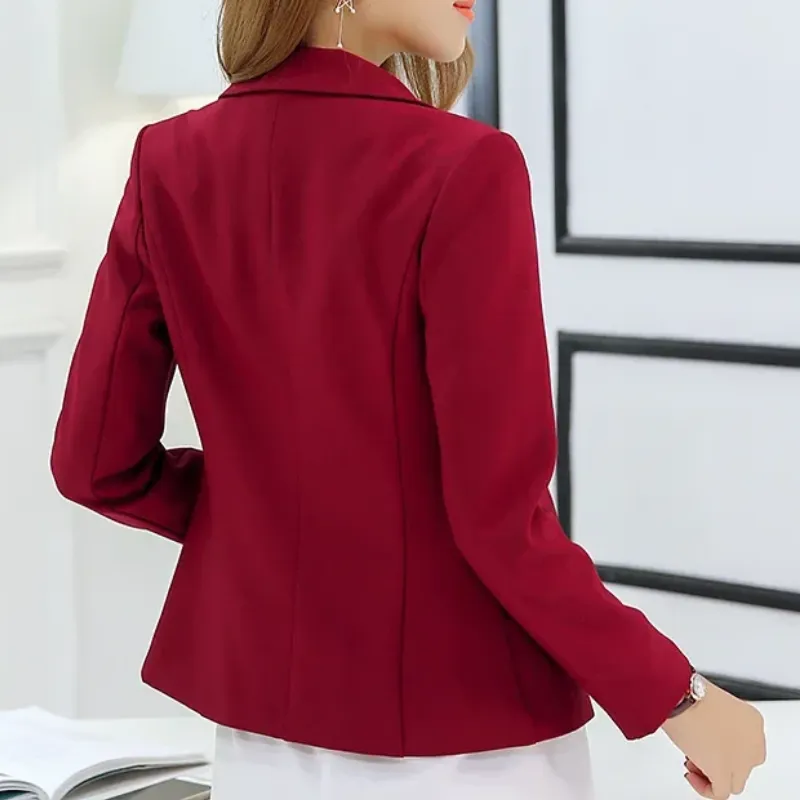 Stylish women's blazer with ankle button fastening - Lightweight and breathable material - Ideal for layering