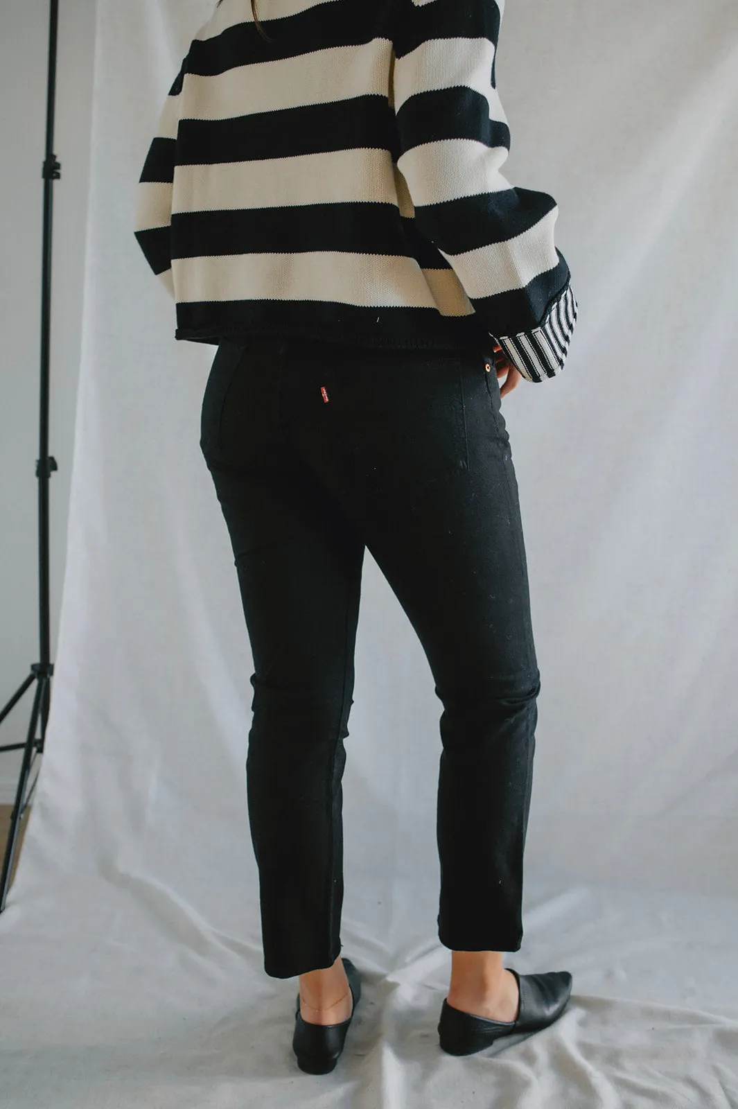 The 501 Original Cropped Jeans by Levi's - Black
