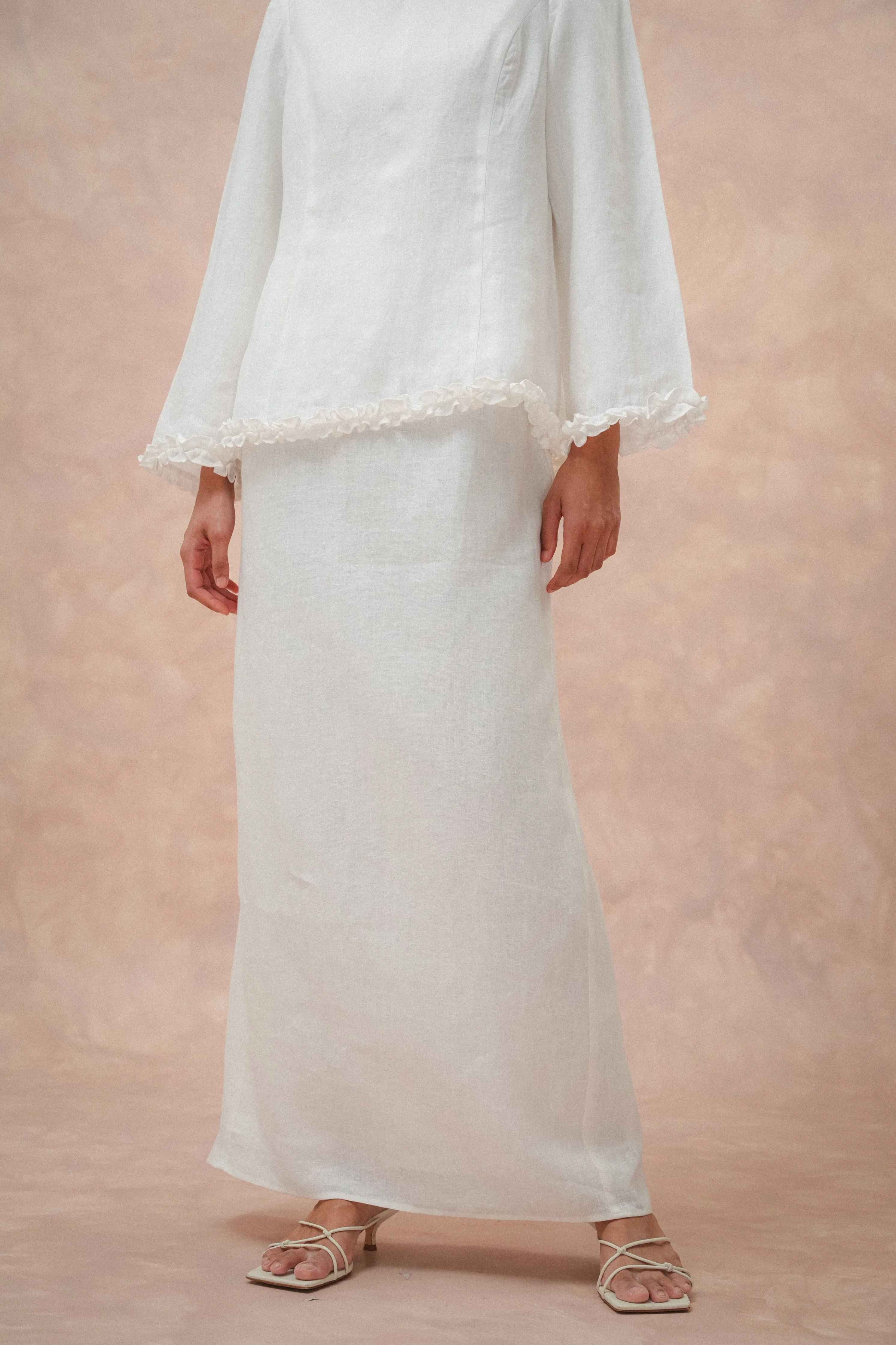 The Classic Pleated Linen Skirt in Ivory