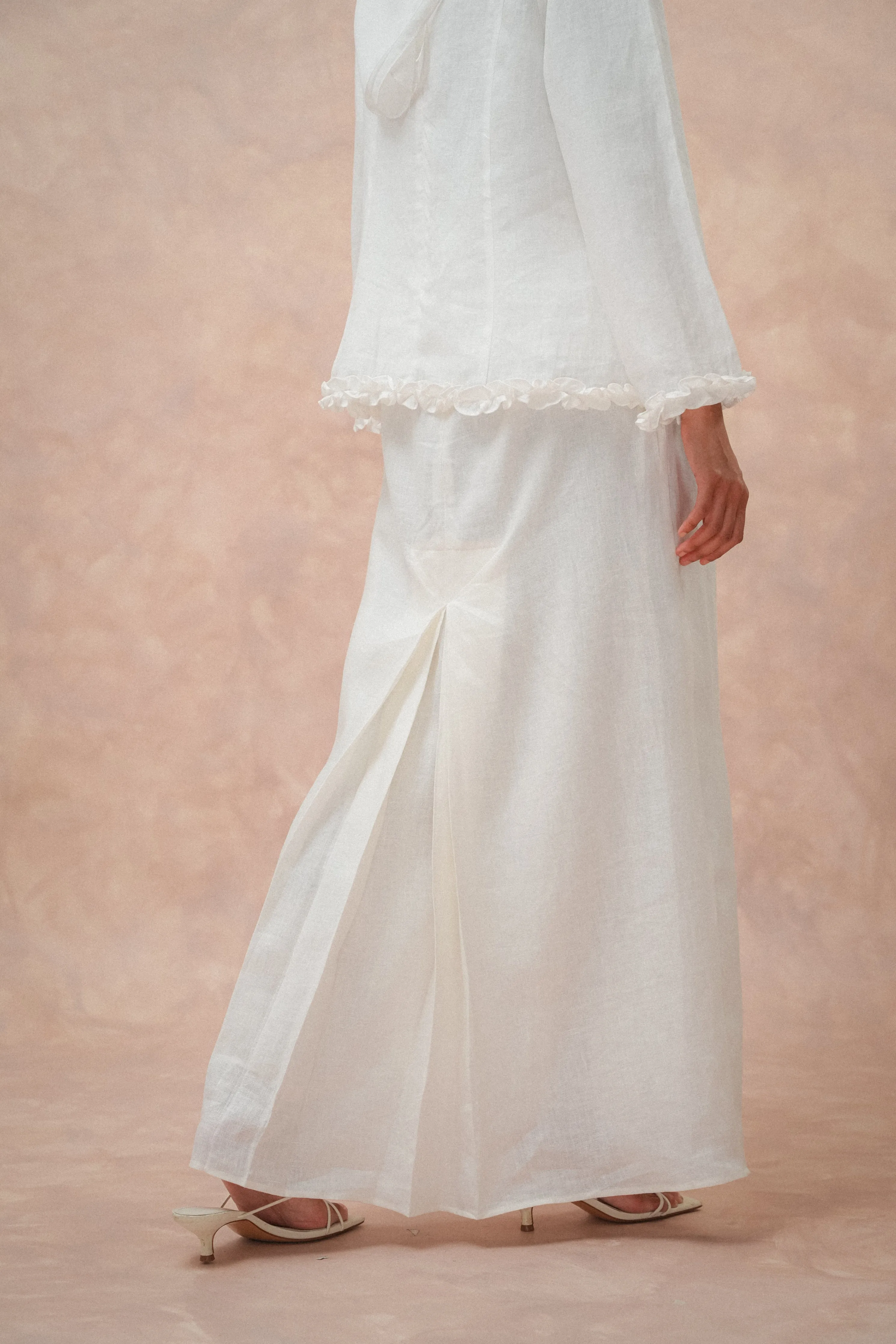 The Classic Pleated Linen Skirt in Ivory