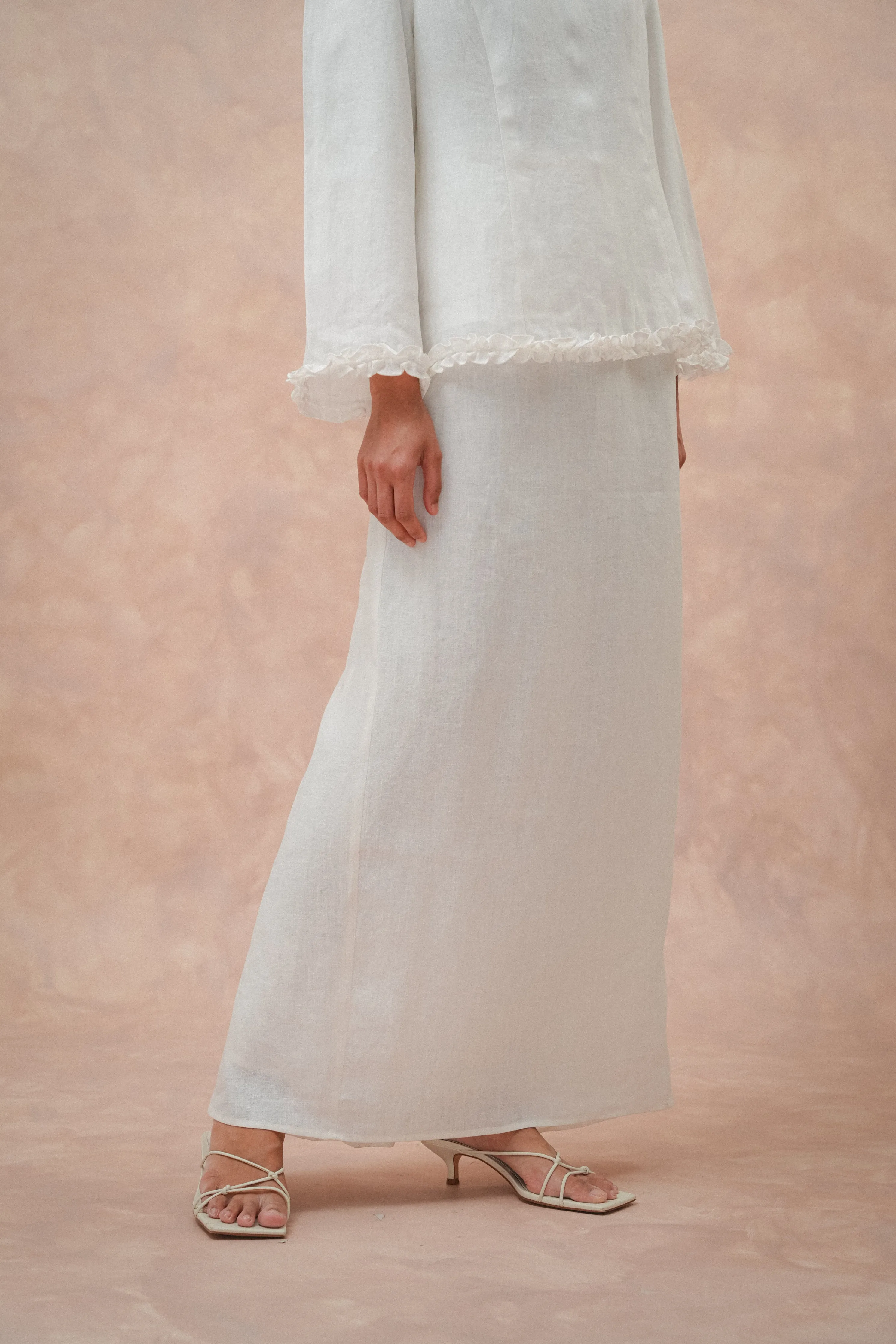The Classic Pleated Linen Skirt in Ivory
