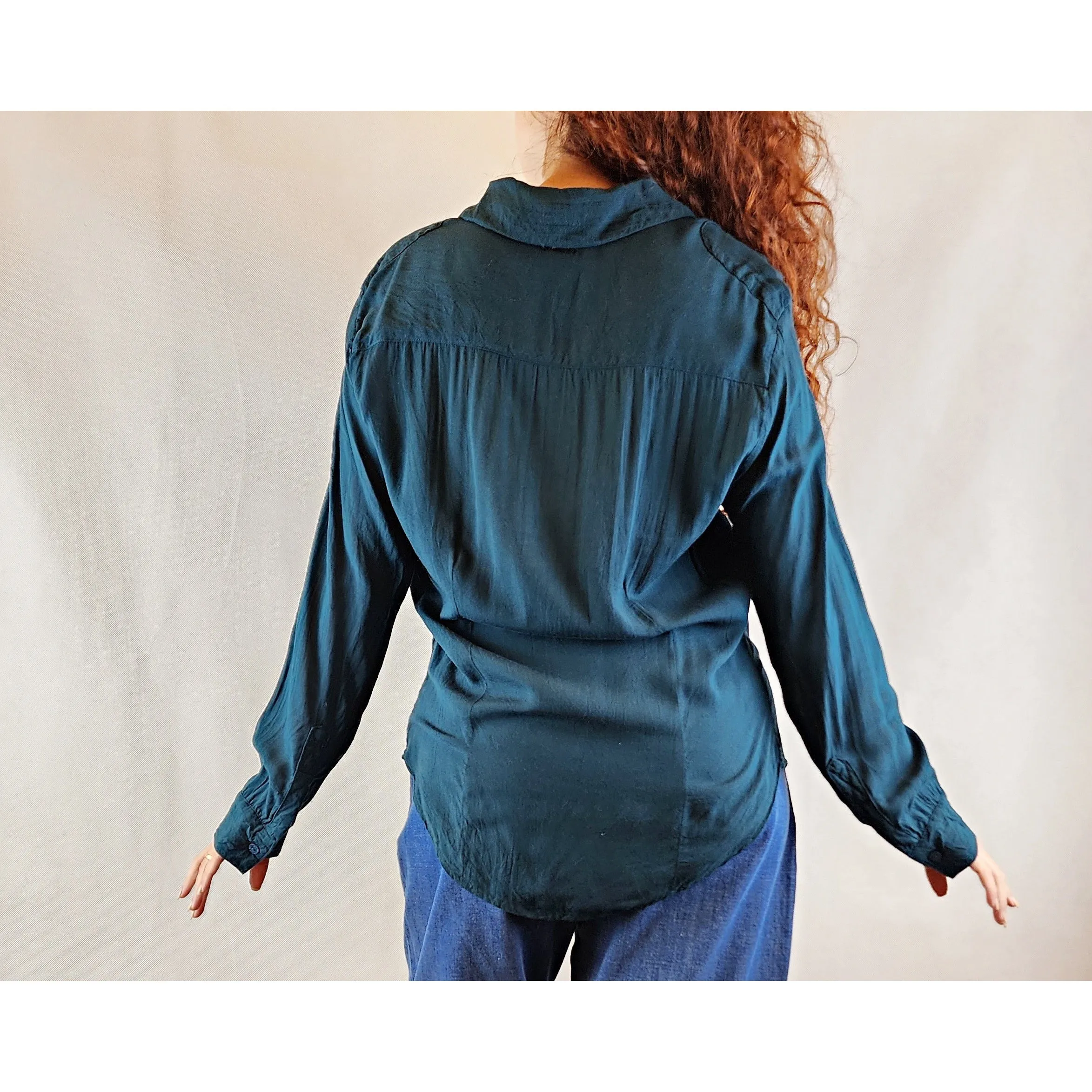 Totem forest green shirt with front pockets size 10
